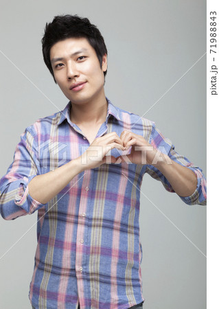 若い男 若い男性 男 71988843