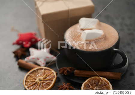 Hot chocolate in a black cup with christmas decorations Hot chocolate in a black cup with christmas decorations 71989055