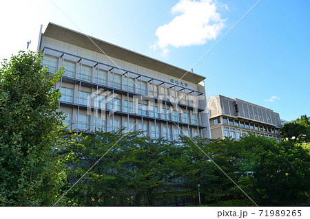 成城大学の校舎 71989265