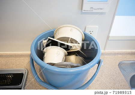住宅などの給気口とフィルターなど浸け置き洗い 住宅などの給気口とフィルターなど浸け置き洗い 71989315