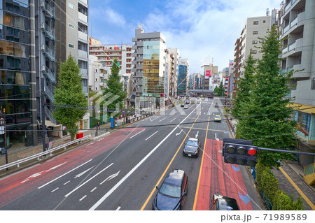 東京都渋谷区東3丁目の渋谷橋交差点から恵比寿駅方面を見る 東京都渋谷区東3丁目の渋谷橋交差点から恵比寿駅方面を見る 71989589