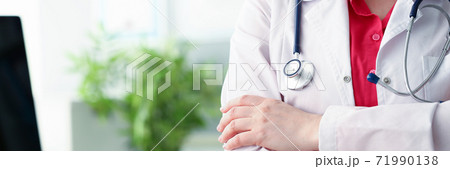 Competent medical worker accepting patients in cabinet Competent medical worker accepting patients in cabinet 71990138