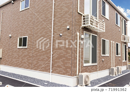 建物＿新築アパート　外構　室外機　 71991362