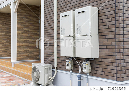 建物＿新築アパート　玄関　アプローチ　外壁　 71991366