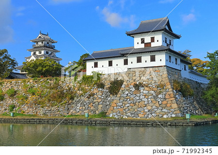 【愛媛県】晴天下の今治城天守閣 【愛媛県】晴天下の今治城天守閣 71992345