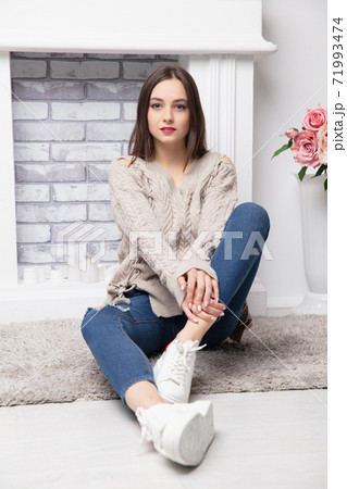 Cute young brunette dressed in pants 71993474