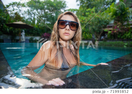 Portrait of a young woman 71993852