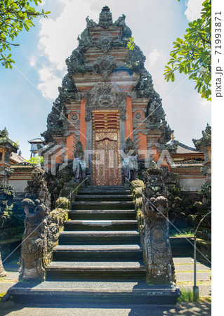 View of the entrance to the Balinese temple View of the entrance to the Balinese temple 71993871