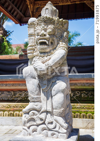 Traditional balinese statue of the deity Barong Traditional balinese statue of the deity Barong 71993875