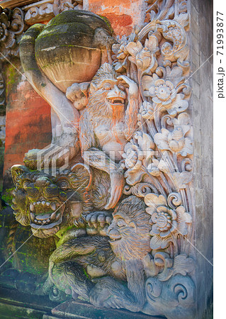 Ancient traditional Balinese bas-relief of monkeys 71993877