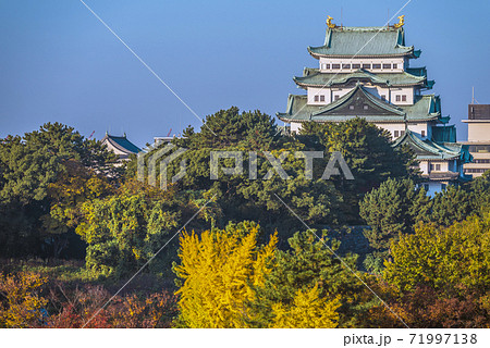 愛知県 紅葉の名古屋城の写真素材