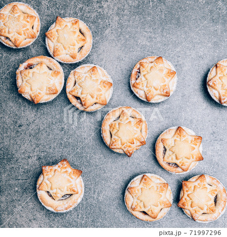 Mince pies, traditional christmas food Mince pies, traditional christmas food 71997296