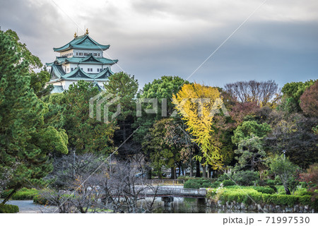 愛知県 紅葉の名古屋城の写真素材