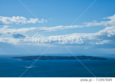 コバルトブルーの美しい海と網地島 71997689