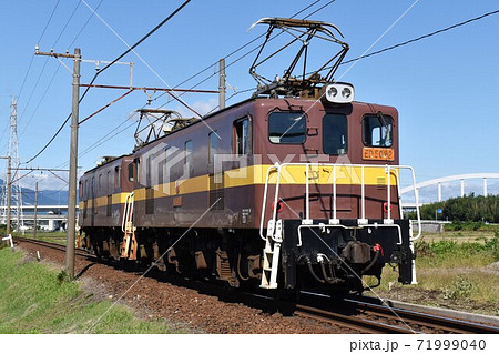 快晴の三岐鉄道三岐線をゆくED5081形電気機関車 71999040