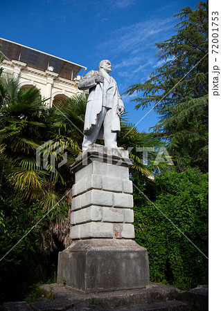 Abandoned old monument to Lenin. Abandoned old monument to Lenin. 72001753