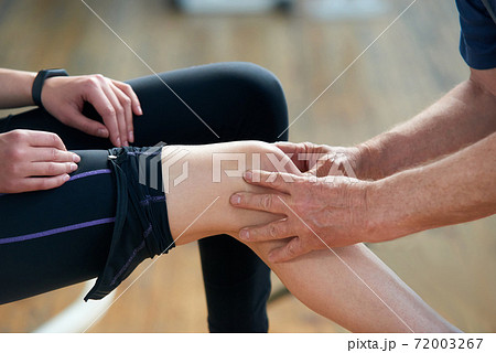 Girl injured her leg during gym training. Girl injured her leg during gym training. 72003267
