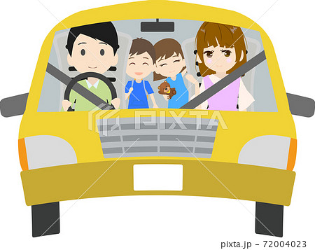 楽しそうに車に乗ってドライブする家族のイラストのイラスト素材