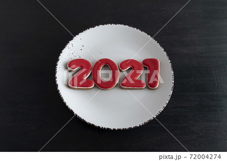 Numbers 2021 from gingerbread 2021 on white plate, top view. New year concept 72004274