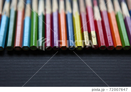 鉛筆 多彩 カラフル 72007647