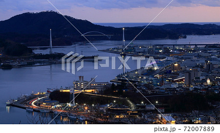 気仙沼市安波山から見た夕方の景色（夜景） 72007889
