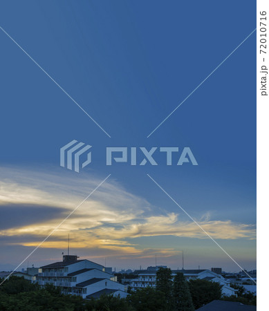 夕日の空　夕焼け　黄昏　西日 72010716