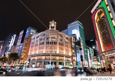 日本の東京都市景観 コロナ禍の東京・銀座。いまもマスク姿は続くが収束が見えない…＝11月27日 72014270