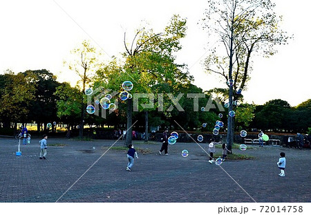 シャボン玉　遊び　 72014758