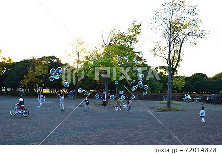 シャボン玉 遊び  シャボン玉 遊び  72014878