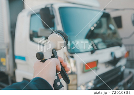 トラック洗車 72016382