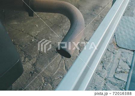 大型トラックのテールパイプ 大型トラックのテールパイプ 72016388