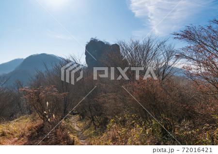 スルス峠付近から見たスルス岩(榛名湖) スルス峠付近から見たスルス岩(榛名湖) 72016421