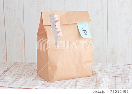 持ち帰り用に準備された商品 72016492