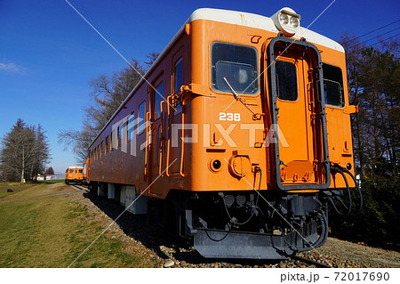 北海道の初冬、旧幸福駅のキハ22形気動車 72017690