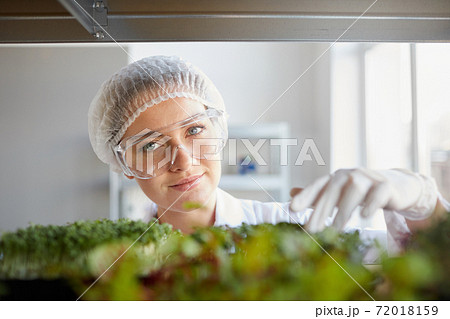 Female Scientist in Bio Laboratory 72018159