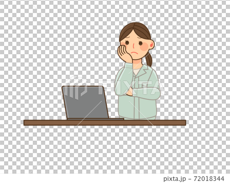 一個穿著工作服的女人擔心她的手臂在電腦前橫渡 一個穿著工作服的女人擔心她的手臂在電腦前橫渡 72018344