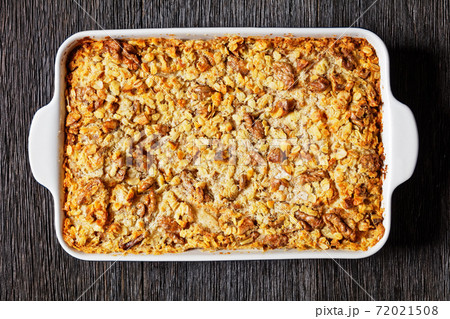 Pumpkin dump cake with hazelnuts and rolled oats Pumpkin dump cake with hazelnuts and rolled oats 72021508