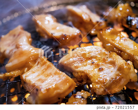 ロースターで焼くジューシーな高級焼肉黒毛和牛ホルモン　神戸牛但馬牛【テッチャン】 72021557