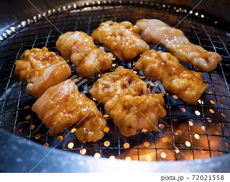 ロースターで焼くジューシーな高級焼肉黒毛和牛ホルモン　神戸牛但馬牛【テッチャン】 72021558