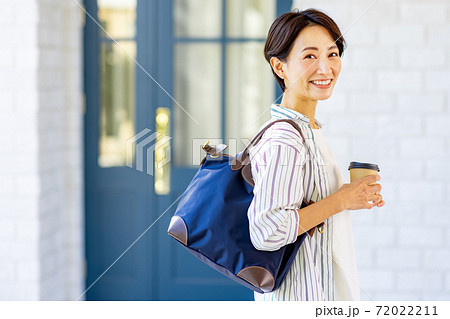 キャリアウーマン　出勤　家 72022211