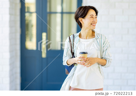 キャリアウーマン　出勤　家 72022213