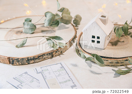 家・不動産・物件・間取り。暮らしや生活・家庭のイメージ。 家・不動産・物件・間取り。暮らしや生活・家庭のイメージ。 72022549