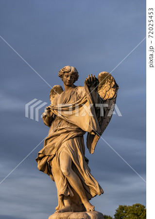 Angel With The Sudarium Statue Angel With The Sudarium Statue 72025453
