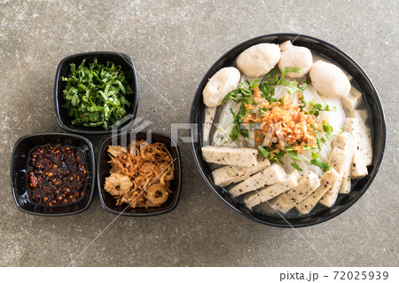 Vietnamese noodles (pho) Vietnamese noodles (pho) 72025939