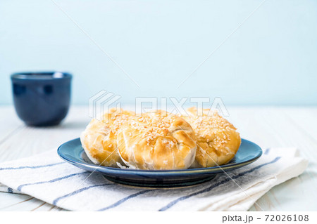 Homemade apple pie in asian style Homemade apple pie in asian style 72026108