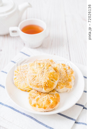 Homemade apple pie in asian style 72026136