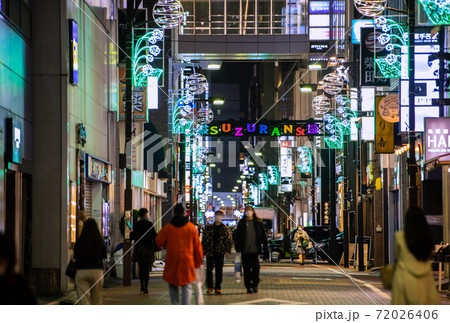 日本の東京都市景観 コロナ禍の東京・銀座。SUZURAN Stなどを望む＝2020年11月27日 72026406