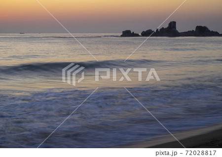 海 岩 石 72028817