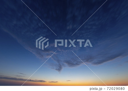 海 雲 夕焼け 72029080