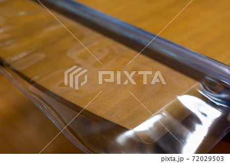 テーブルクロスの交換 72029503